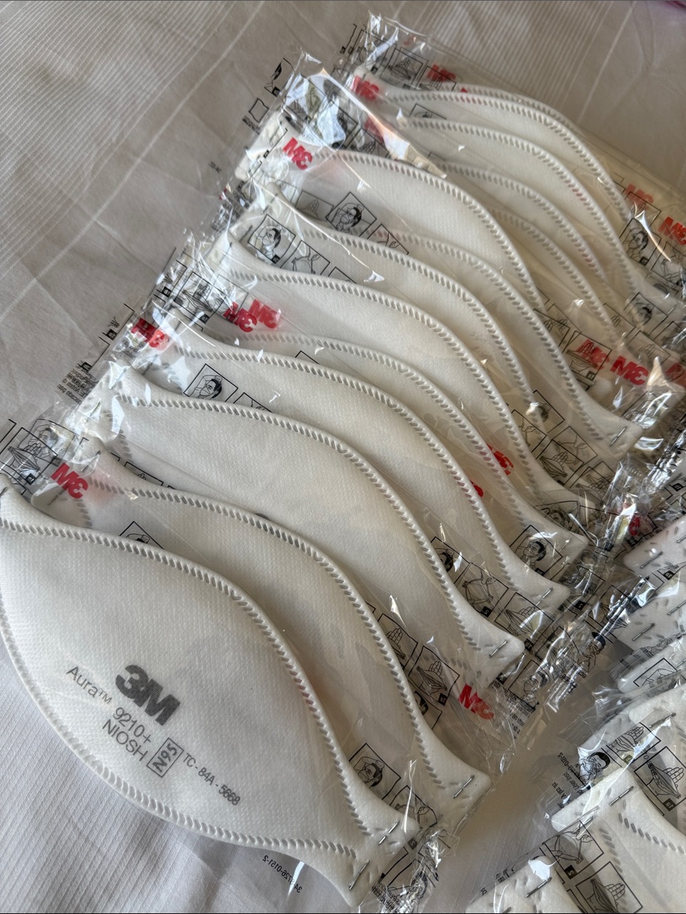 3M 9210+ Aura N95 Particulate Respirator Face Mask. 30 count.